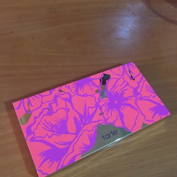 Tarte Poppy Picnic Eye & Cheek Palette - Picture 5 of 6